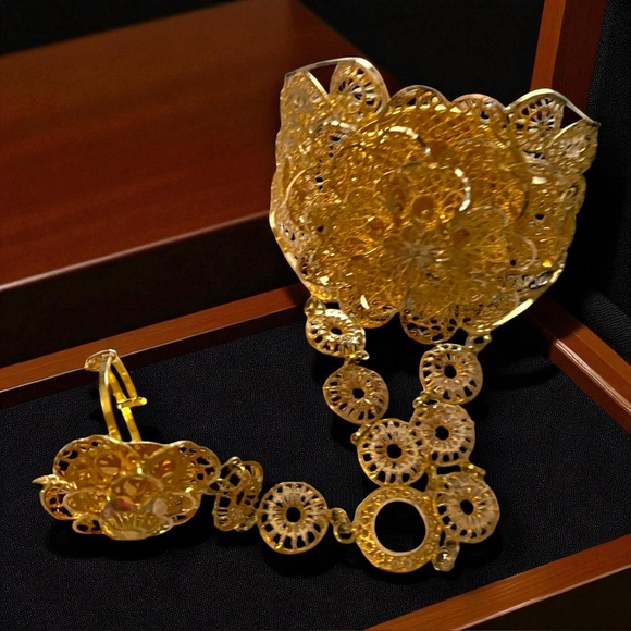 Elegant Solid 21K 916 Yellow Gold Fancy Floral PANJA Hand Bracelet BEAUTY!! - Picture 5 of 17